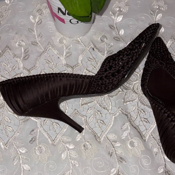 New York Transit Dark Brown Textured Heels - Picture 6 of 8